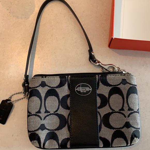 Small coach wristlet BRAND NEW- never used - Picture 6 of 6
